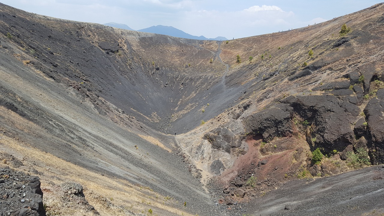 the crater of the volcano paricutin 2282490 1280
