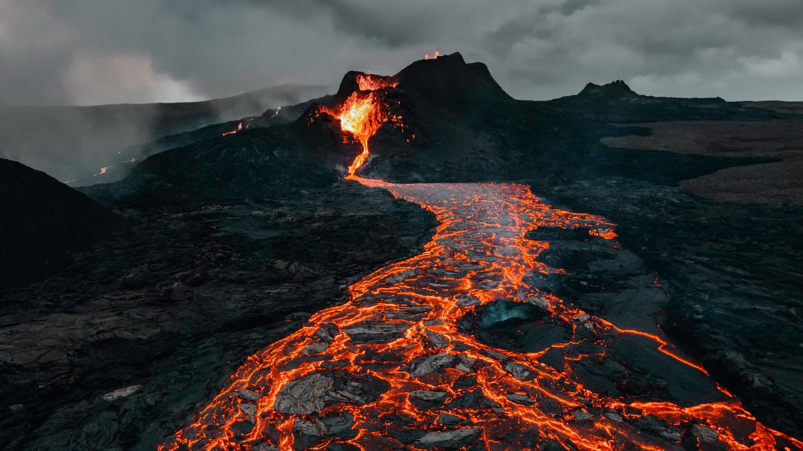 ¿Por qué erupciona un volcán?