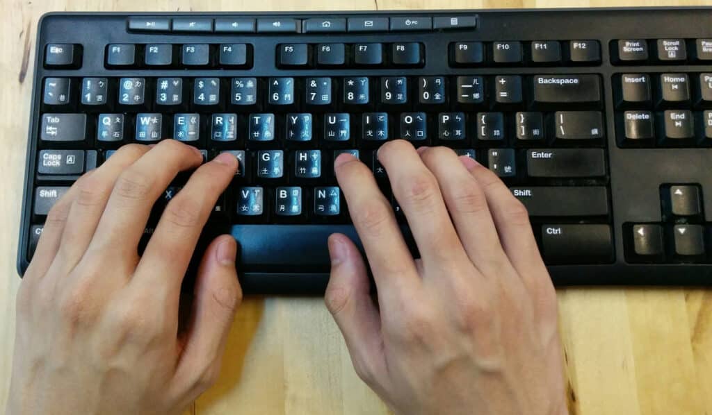 Keyboard with fingers